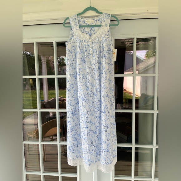 Eileen West Floral Nightgown Set in Blue and White - Picture 2 of 5